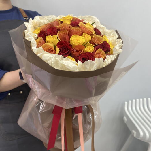 Букет из 35 ярких роз
