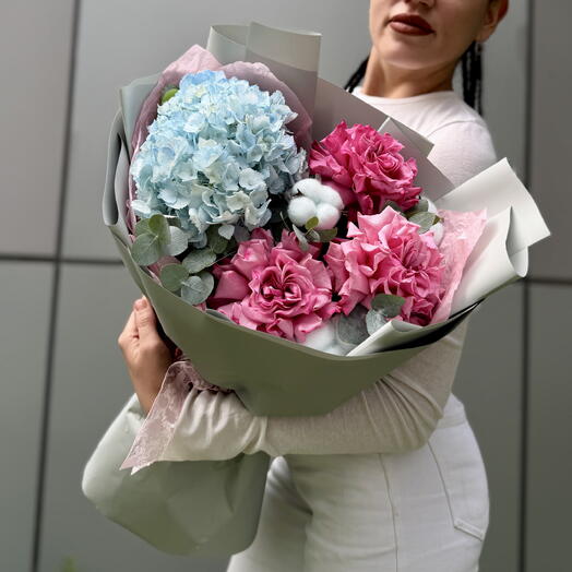 Эксклюзивный букет «Небесная гормония 💙»гортензия , пион роза Кантри блю и хлопок 💐