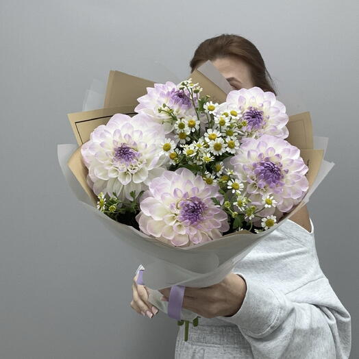 Букет с георгинами и танацетумом 💜