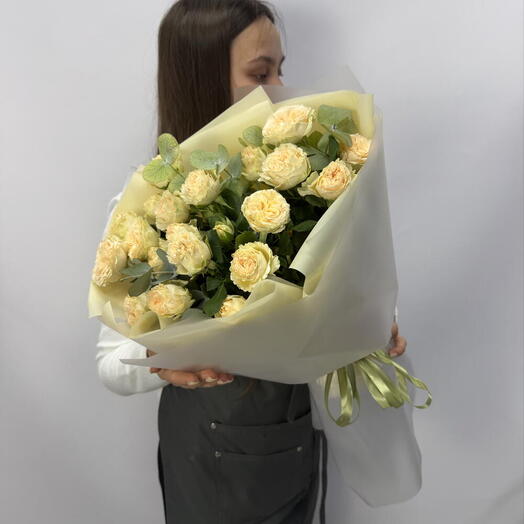 букет из кустовых роз