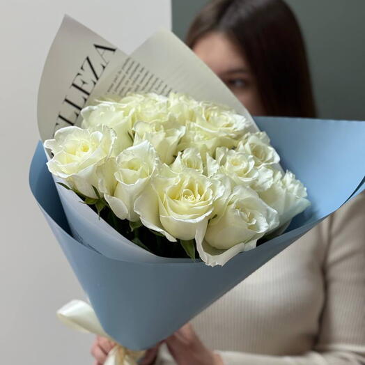 Моно букет из 15 белых роз