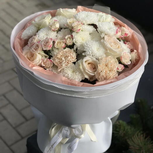 Нежный букет с розами