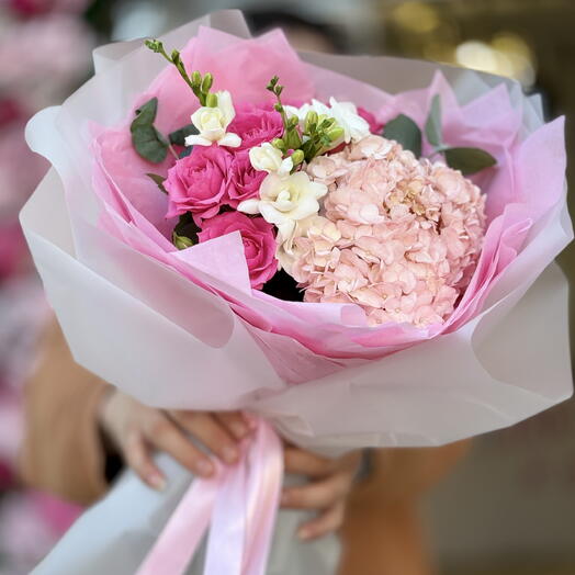 Парфюмированный букет «Сахарная вата» — гортензия, розы и фрезия 🍬🌸
