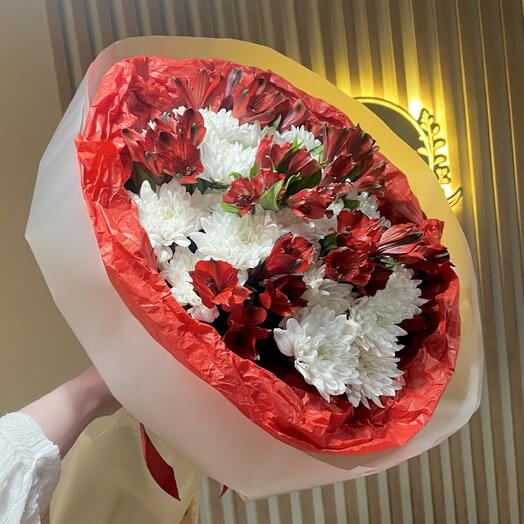 Яркий алый букет