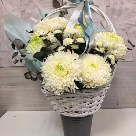 Корзина с хризантемами