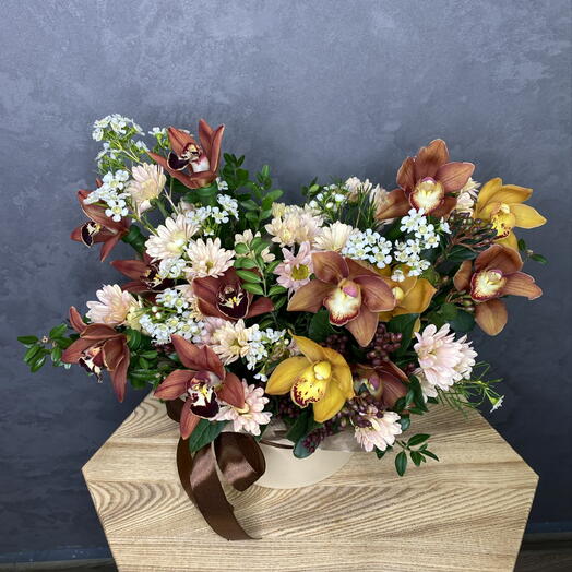 Авторская коробка с орхидеями, вибурном и сантиниями