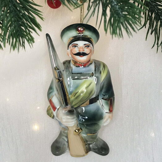 Новогодняя игрушка из фарфора «Пехотинец Первой мировой войны»