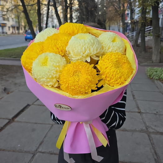 Букет жёлтых хризантем