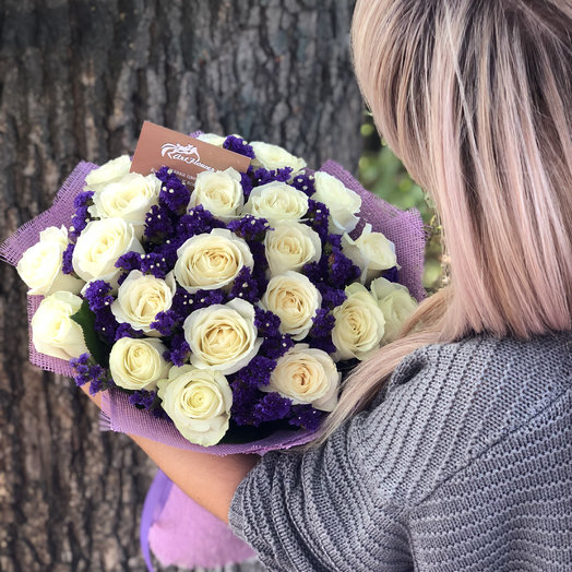 Букет из 29 белых роз