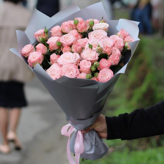 Пионовидные кустовые розы 19шт