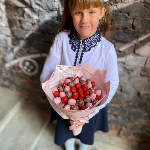 Съедобный фруктовый букет из клубники в шоколаде "Бельгийская нежность"