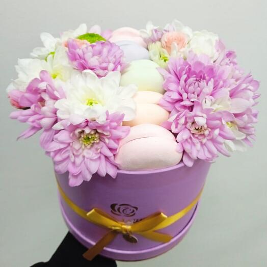 Caja redonda con flores y malvaviscos