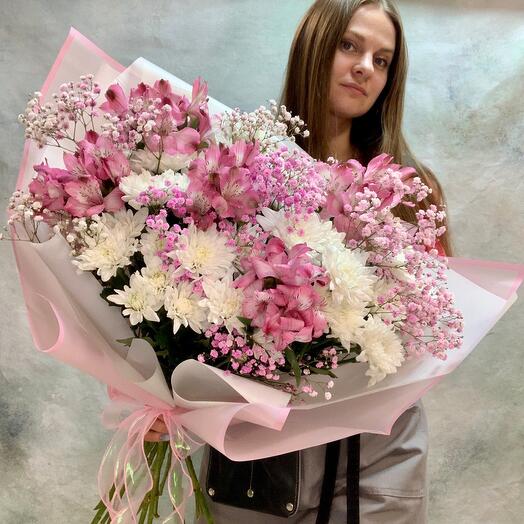 Нежный букет с хризантемой и альстромерией💗