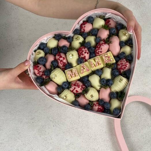 Corazón de fresa cubierto de chocolate