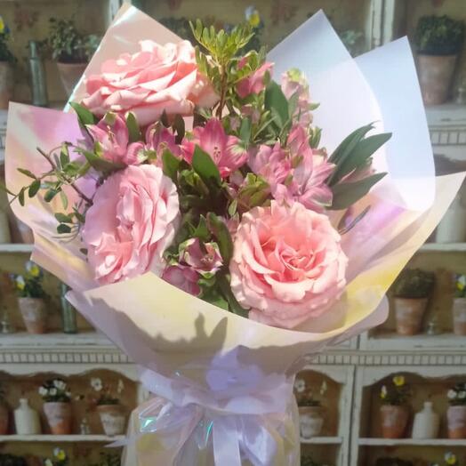 Bouquet of roses with alstroemeria