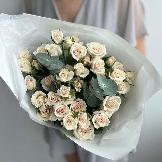 9 rosas de arbusto cremoso (Bouquet N 38)