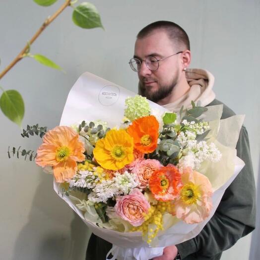 Маки, сирень и пионовидные розы