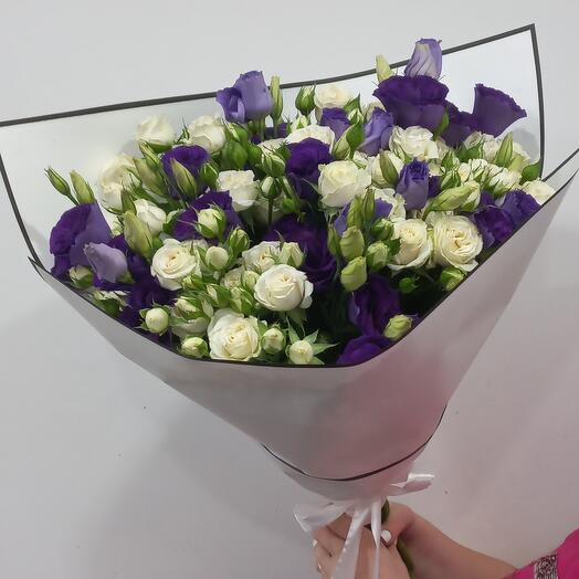 Eustoma con rosas