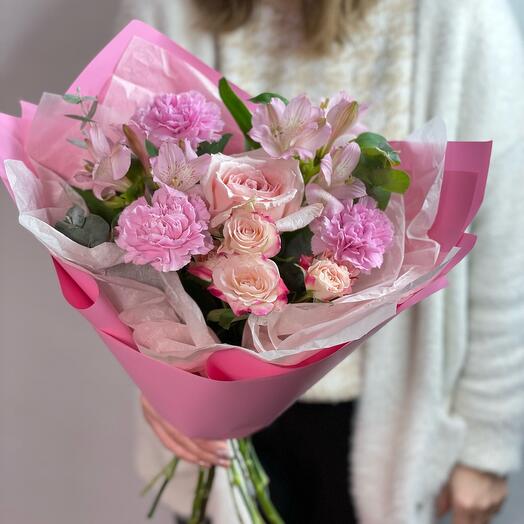 Pink prefabricated bouquet