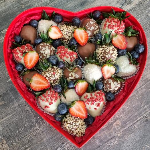 Juego de fresas cubiertas de chocolate