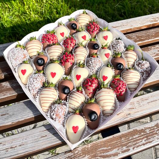 Strawberries in chocolate "Big Love", 30 berries