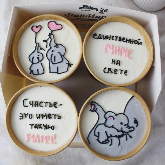 Набор тортов в стаканах на день Матери