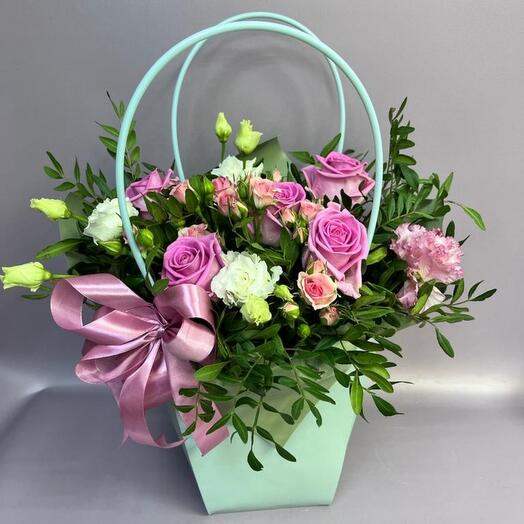 Нежные цветы в сумочке