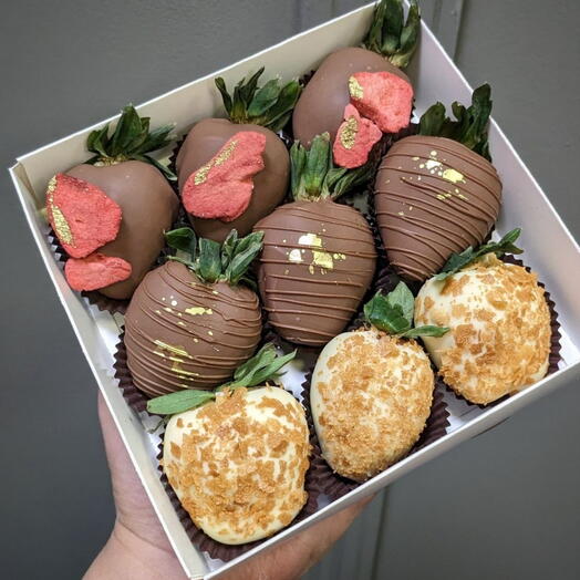 Клубника в шоколаде 9 шт микс