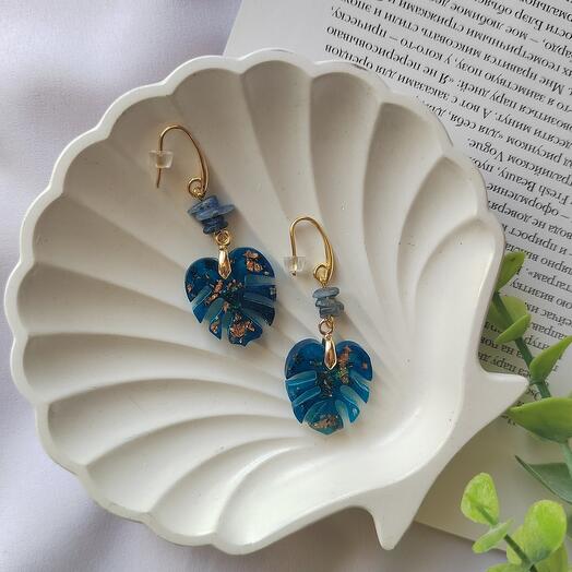 Серьги из эпоксидной смолы с добавлением кианита