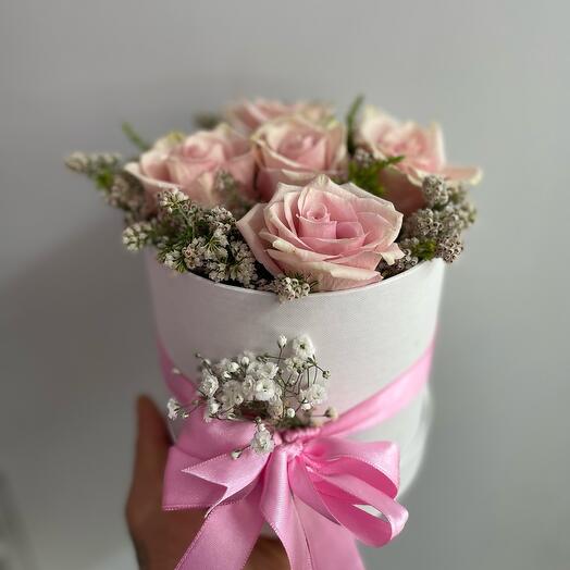 White box 5 pink roses