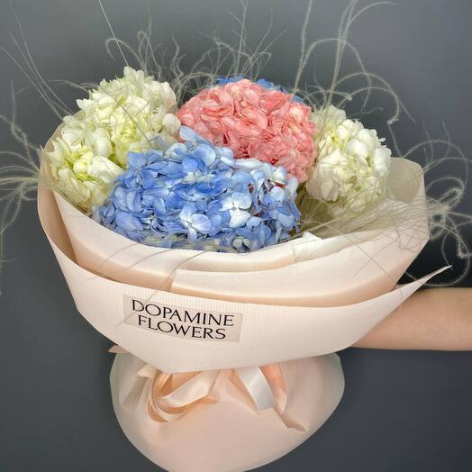 Нежный букет из гортензии
