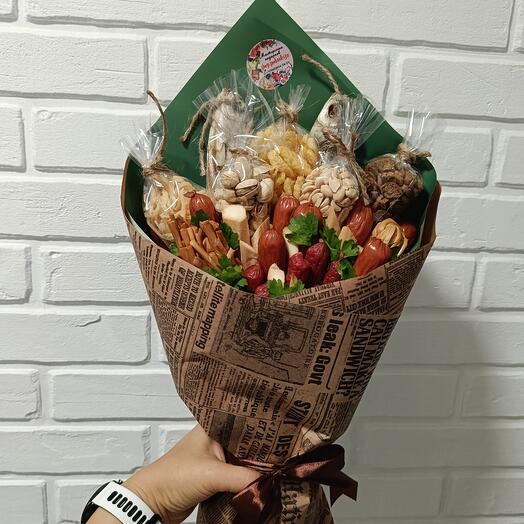 Букет мужской из колбасок и снеков