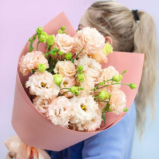 Bouquet of lisianthus "Champagne"