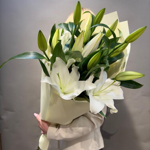Букет "Лилу" (3 белые лилии) на День рождения, свадьбу, жене, подруге, коллеге, сестре, без повода