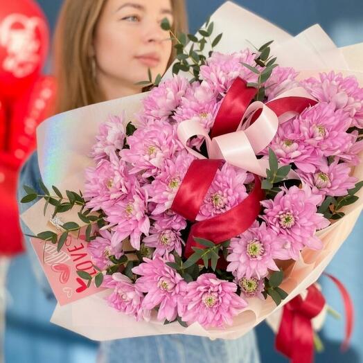 Букет из хризантем с зеленью
