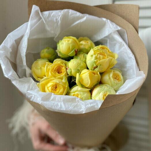 Букет пионовидных розочек в крафте  🌼
