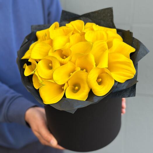 Цветы в коробке Luxury Flowers Желтая калла