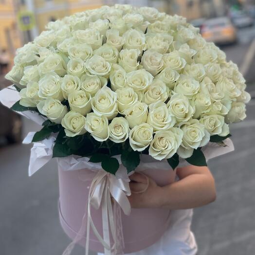 101 white roses in a box
