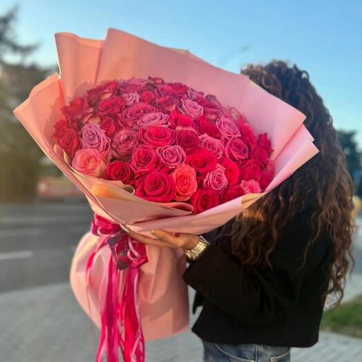 Шикарный микс из 53 роз