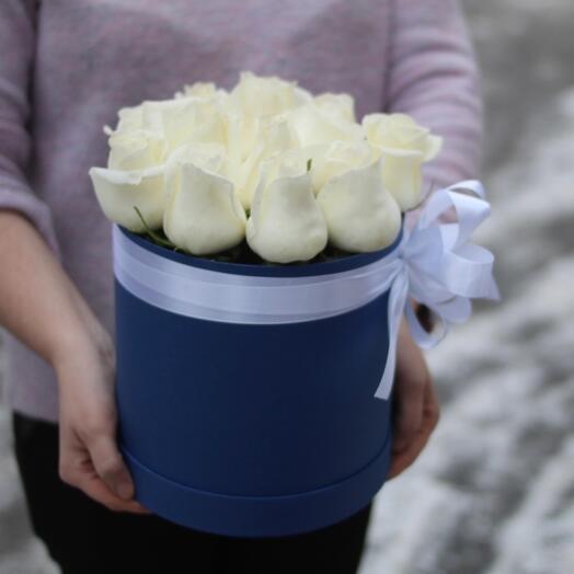 Flowers in a box - 15 white roses