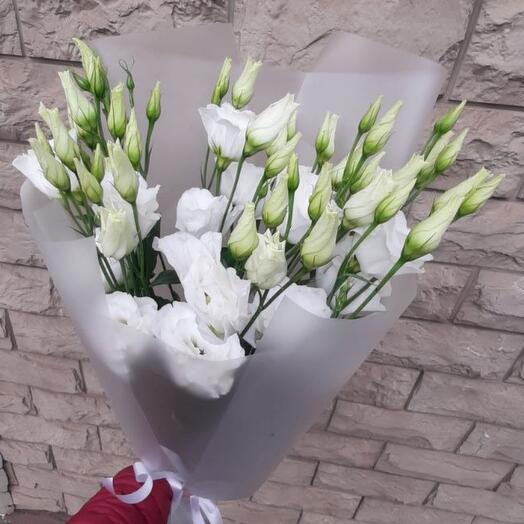 Букет с лизиантусом