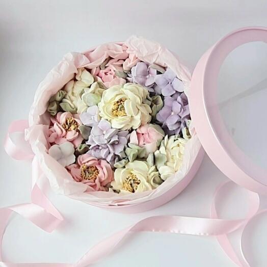 Marshmallow flowers are a tasteful gift