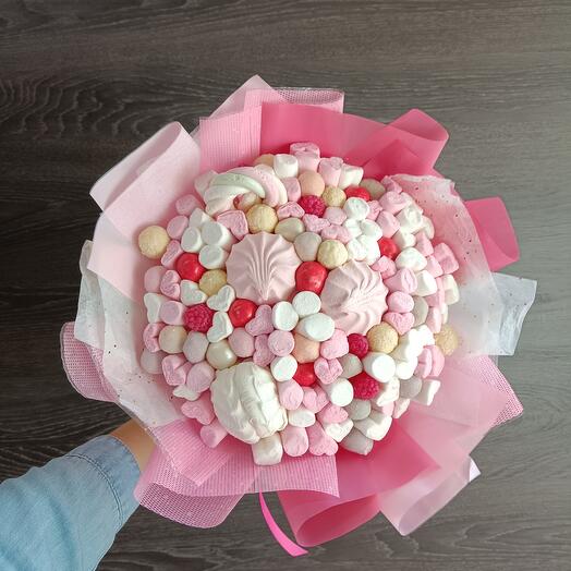 Сладкий букет с зефиром и конфетами