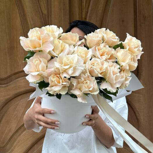Rosas francesas en Caja Charmant