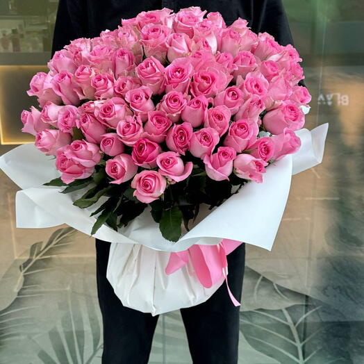 bouquet of 101 pink roses