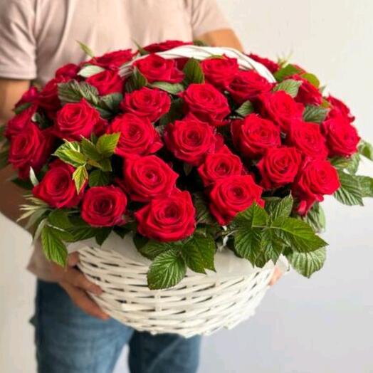 Корзина с розами