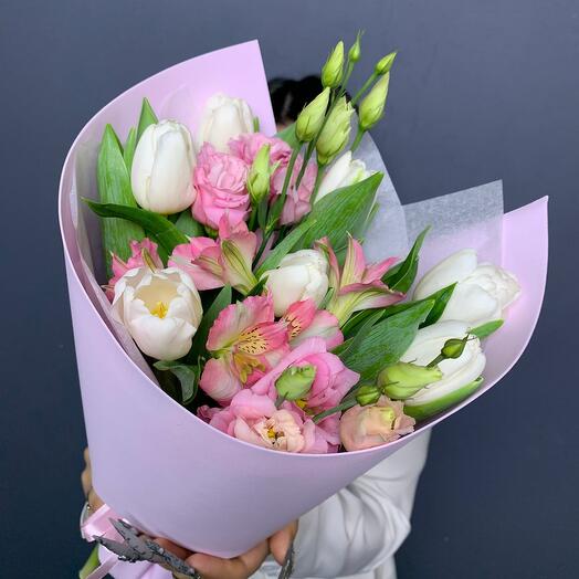Букет " Линда"(Тюльпан, Диантус, Альстромерия, Эустома / Лизиантус ) 8 марта