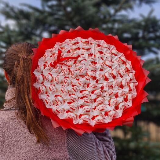 Букет гигант из конфет Raffaello