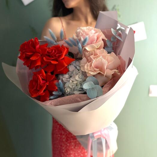 Букет «Love in bloom»