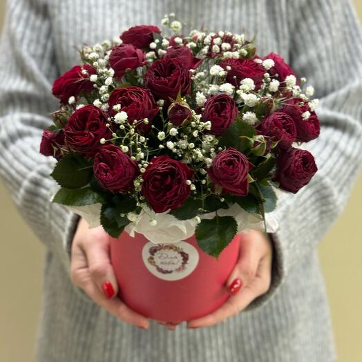 Кустовые розы Maroon в коробке